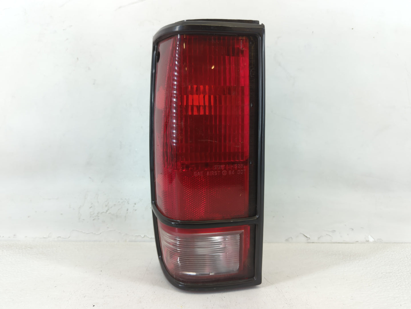 1993 Chevrolet S10 Tail Light Assembly Passenger Right OEM P/N:TYC11-1325B 11-1325B Fits OEM Used Auto Parts - Oemusedautopa