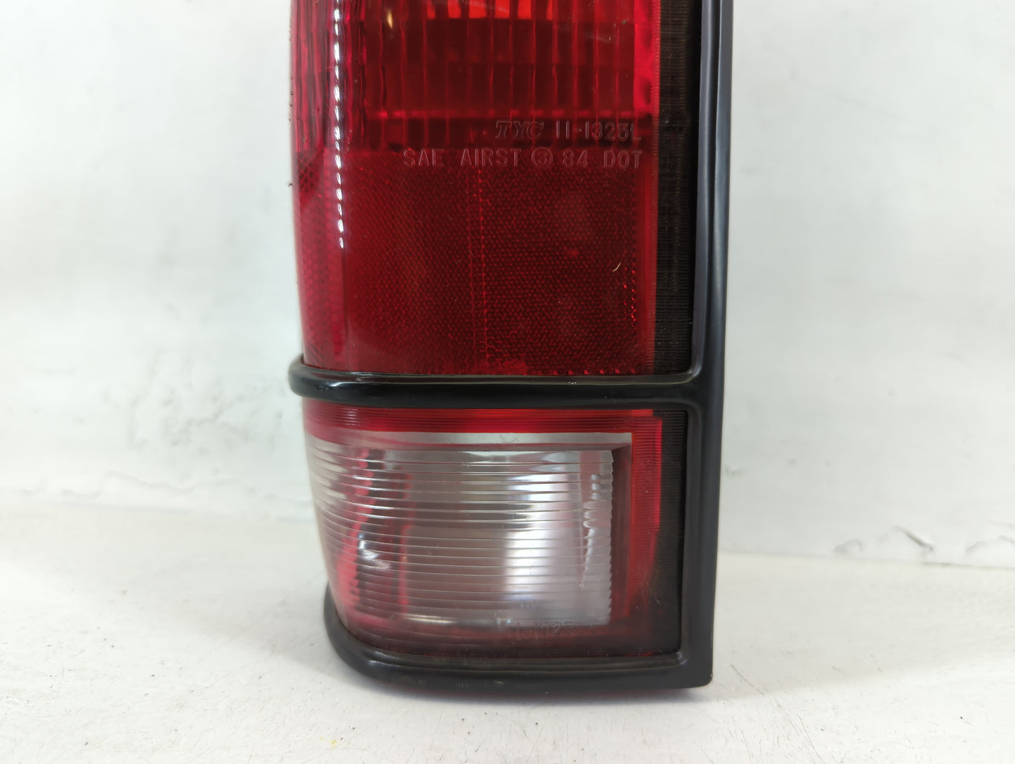 1993 Chevrolet S10 Tail Light Assembly Passenger Right OEM P/N:TYC11-1325B 11-1325B Fits OEM Used Auto Parts - Oemusedautopa