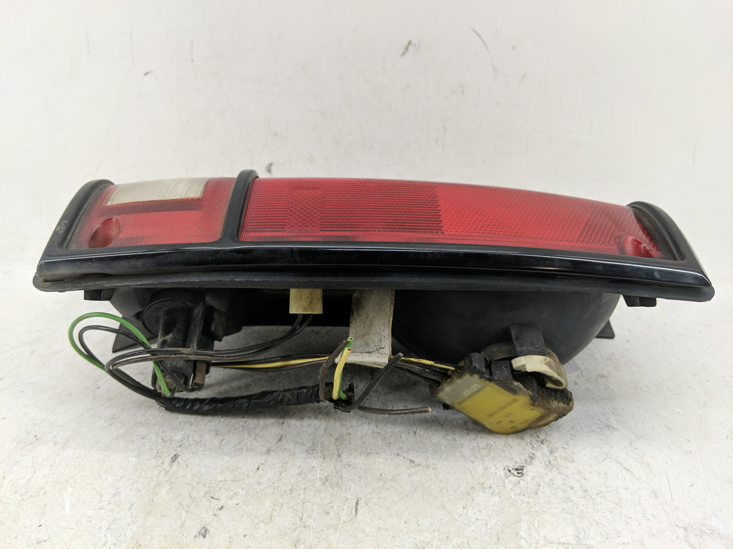 1993 Chevrolet S10 Blazer Tail Light Assembly Passenger Right OEM P/N:16501484 H Fits OEM Used Auto Parts - Oemusedautoparts