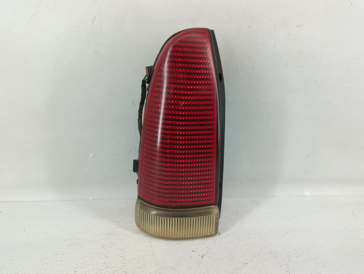 1993 Chrysler New Yorker Tail Light Assembly Driver Left OEM P/N:5262063 Fits OEM Used Auto Parts - Oemusedautoparts1.com