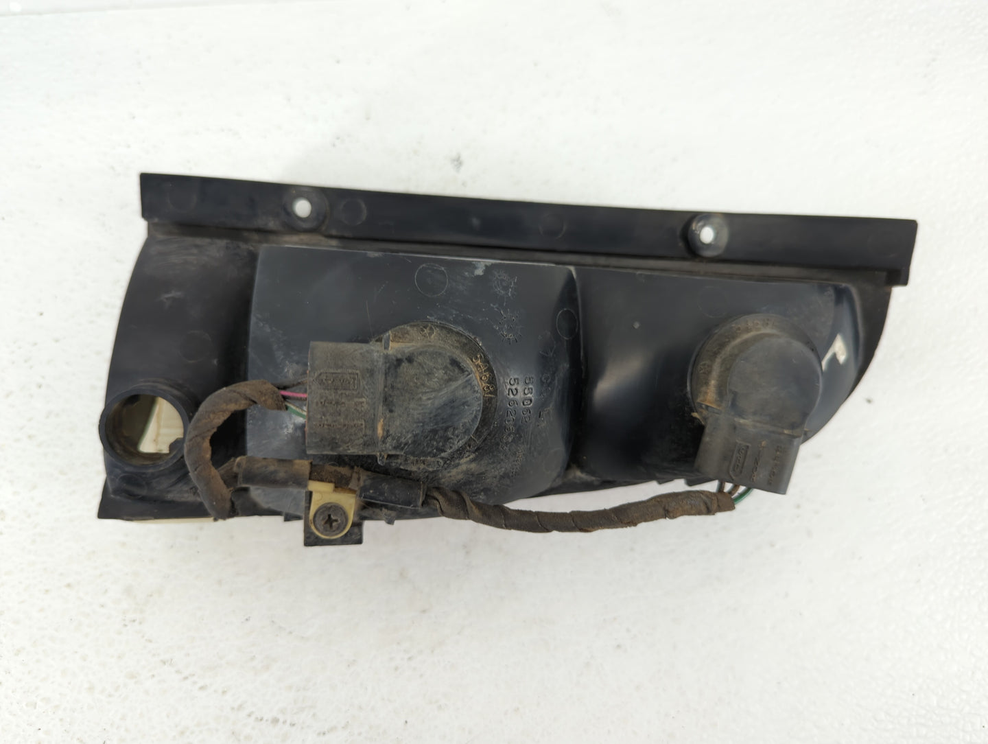 1993 Chrysler New Yorker Tail Light Assembly Driver Left OEM P/N:5262063 Fits OEM Used Auto Parts - Oemusedautoparts1.com