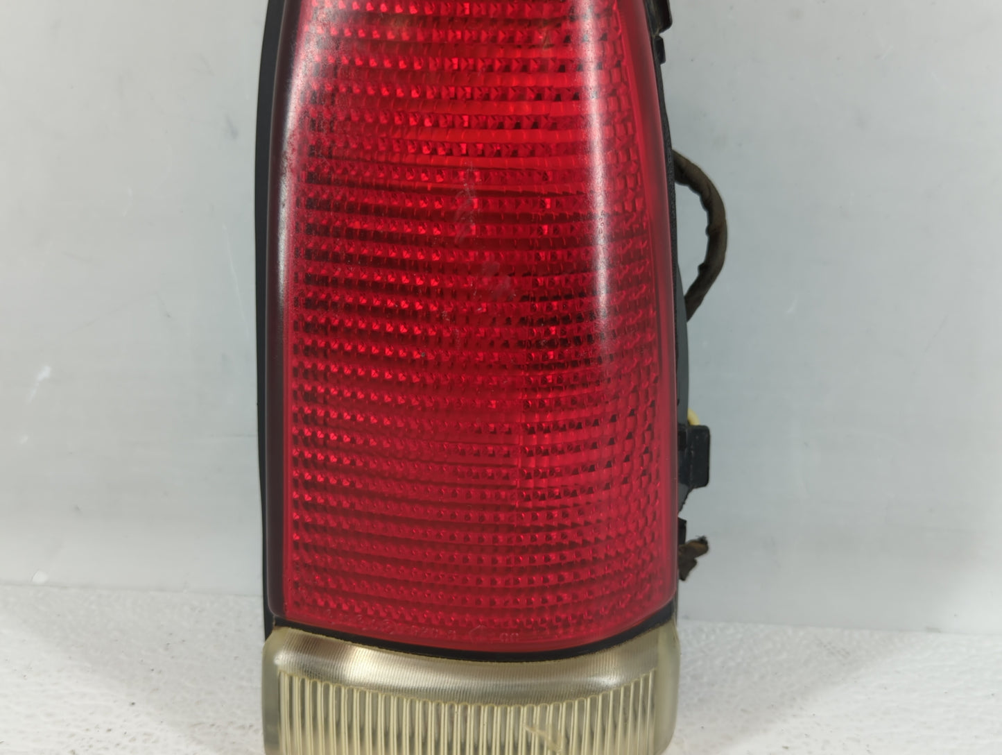 1993 Chrysler New Yorker Tail Light Assembly Passenger Right OEM P/N:5262062 Fits OEM Used Auto Parts - Oemusedautoparts1.co