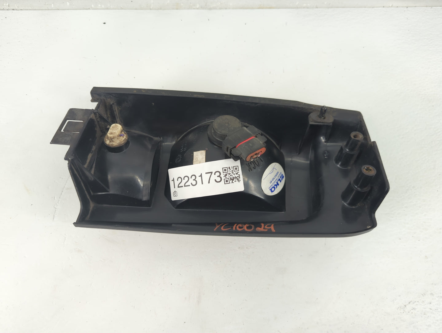 1993 Dodge Caravan Tail Light Assembly Passenger Right OEM Fits OEM Used Auto Parts - Oemusedautoparts1.com