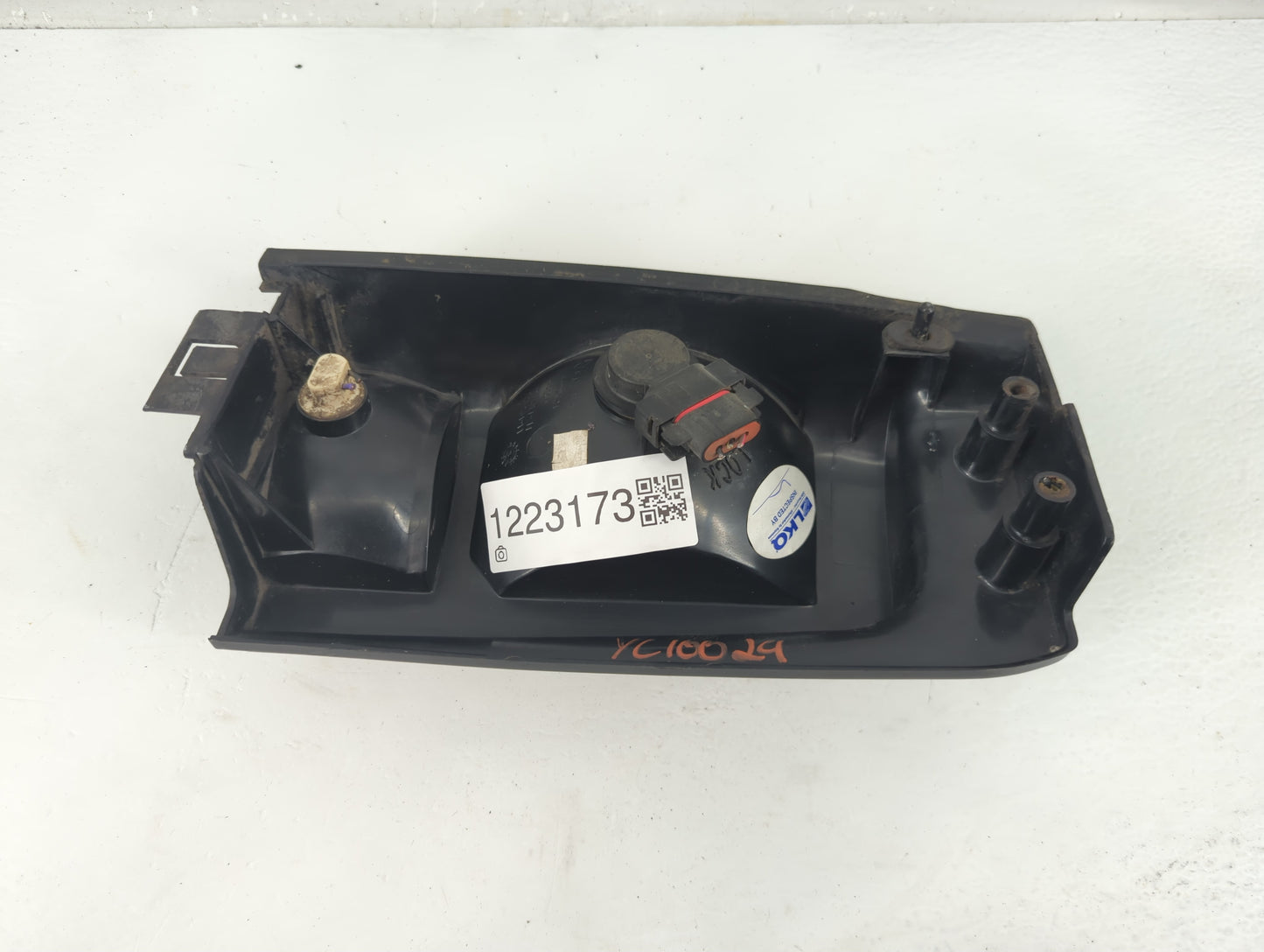 1993 Dodge Caravan Tail Light Assembly Passenger Right OEM Fits OEM Used Auto Parts - Oemusedautoparts1.com