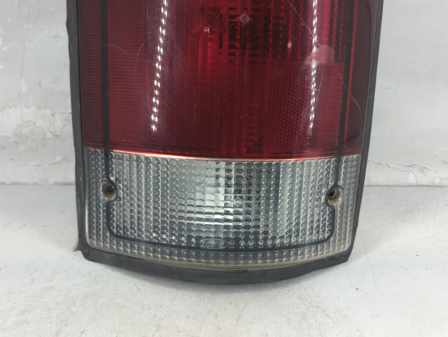 1993 Ford E-150 Tail Light Assembly Passenger Right OEM P/N:44ZH815A F2UB-134440-AB Fits OEM Used Auto Parts - Oemusedautopa