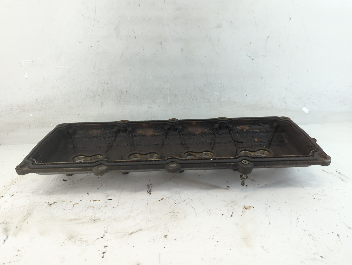 1993 Gmc Sierra 1500 Passenger Right Cylinder Head Valve Cover Fits OEM Used Auto Parts - Oemusedautoparts1.com