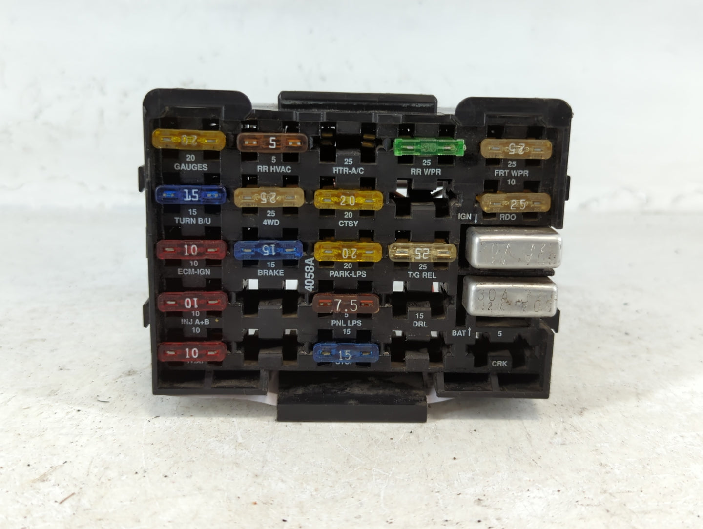 1993 Gmc Yukon Chassis Control Module Ccm Bcm Body Control 4058a - Oemusedautoparts1.com