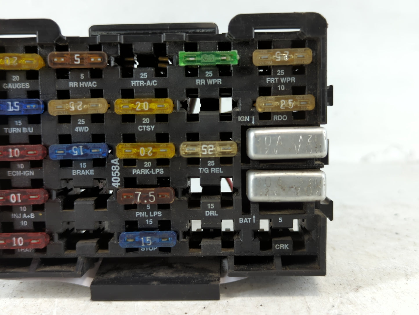 1993 Gmc Yukon Chassis Control Module Ccm Bcm Body Control 4058a - Oemusedautoparts1.com