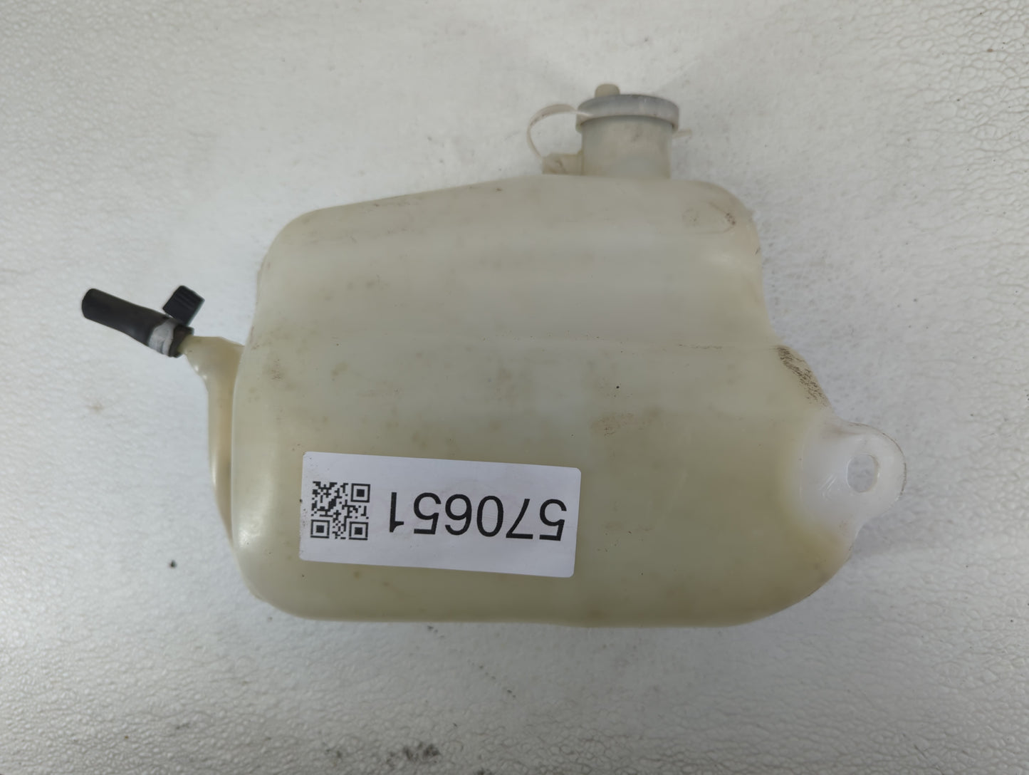 1993 Isuzu Trooper Windshield Washer Fluid Reservoir Bottle Oem - Oemusedautoparts1.com