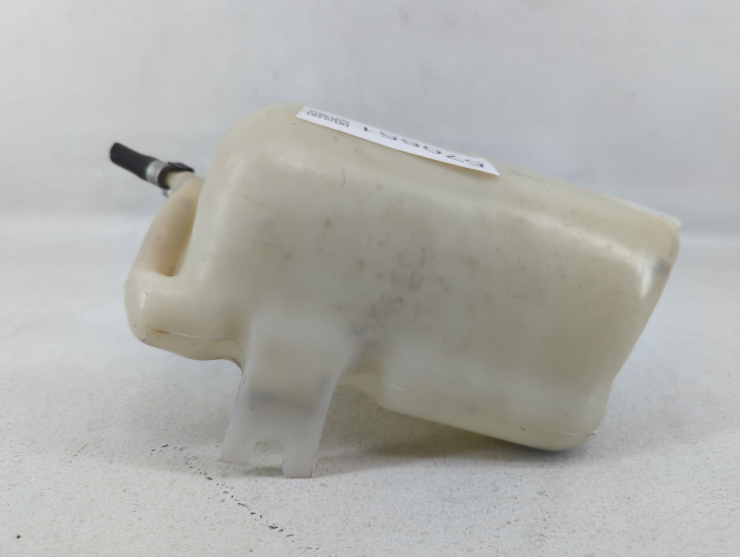 1993 Isuzu Trooper Windshield Washer Fluid Reservoir Bottle Oem - Oemusedautoparts1.com