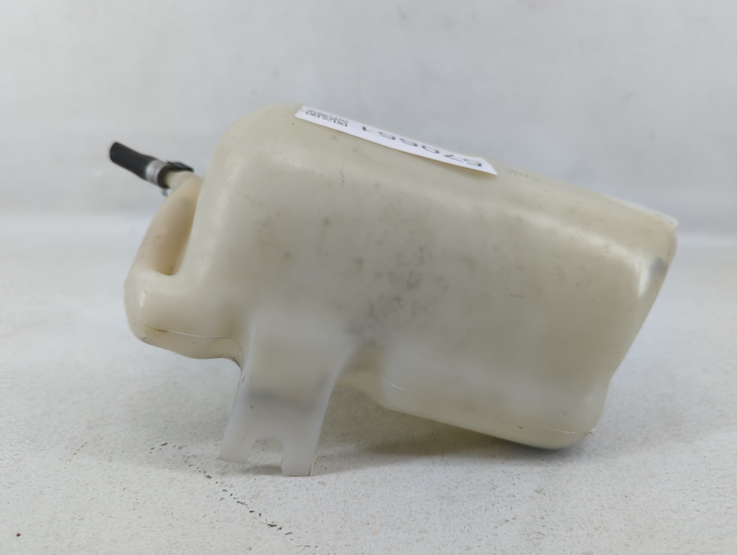 1993 Isuzu Trooper Windshield Washer Fluid Reservoir Bottle Oem - Oemusedautoparts1.com