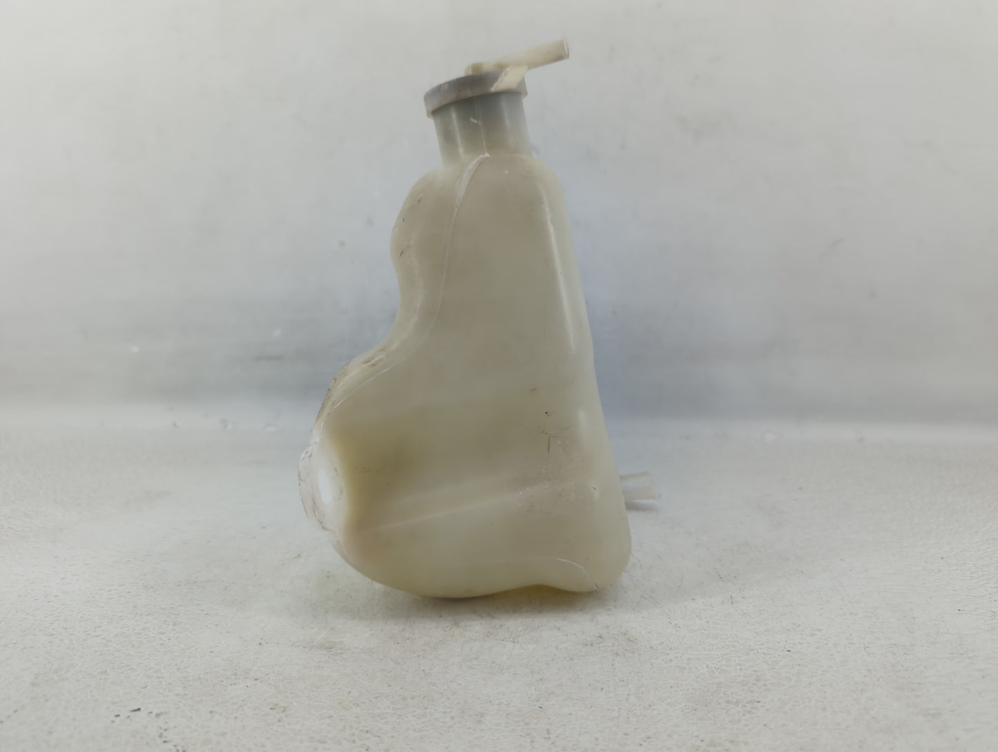 1993 Isuzu Trooper Windshield Washer Fluid Reservoir Bottle Oem - Oemusedautoparts1.com