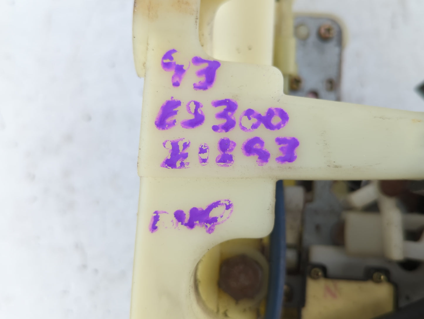 1993 Lexus Es300 Floor Console Assembly Shifter - Oemusedautoparts1.com