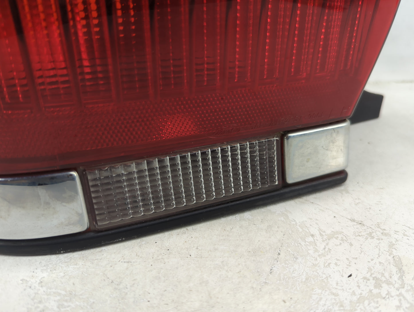 1993 Lincoln Continental Tail Light Assembly Driver Left OEM Fits OEM Used Auto Parts - Oemusedautoparts1.com