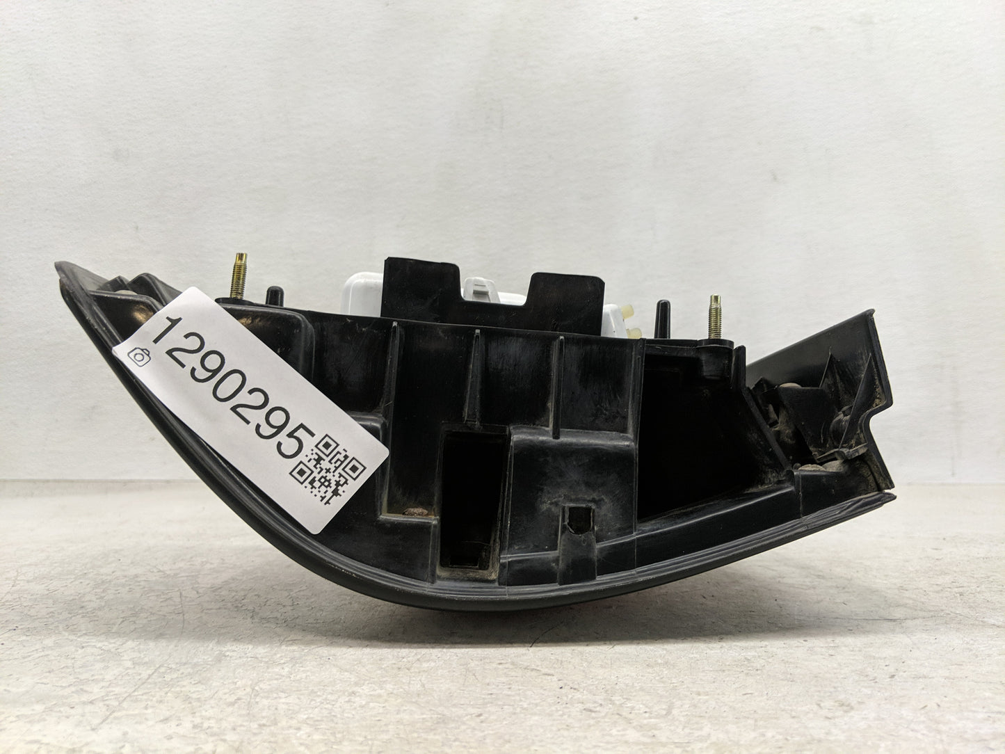 1993 Mercury Tracer Tail Light Assembly Passenger Right OEM P/N:043-1326 Fits OEM Used Auto Parts - Oemusedautoparts1.com