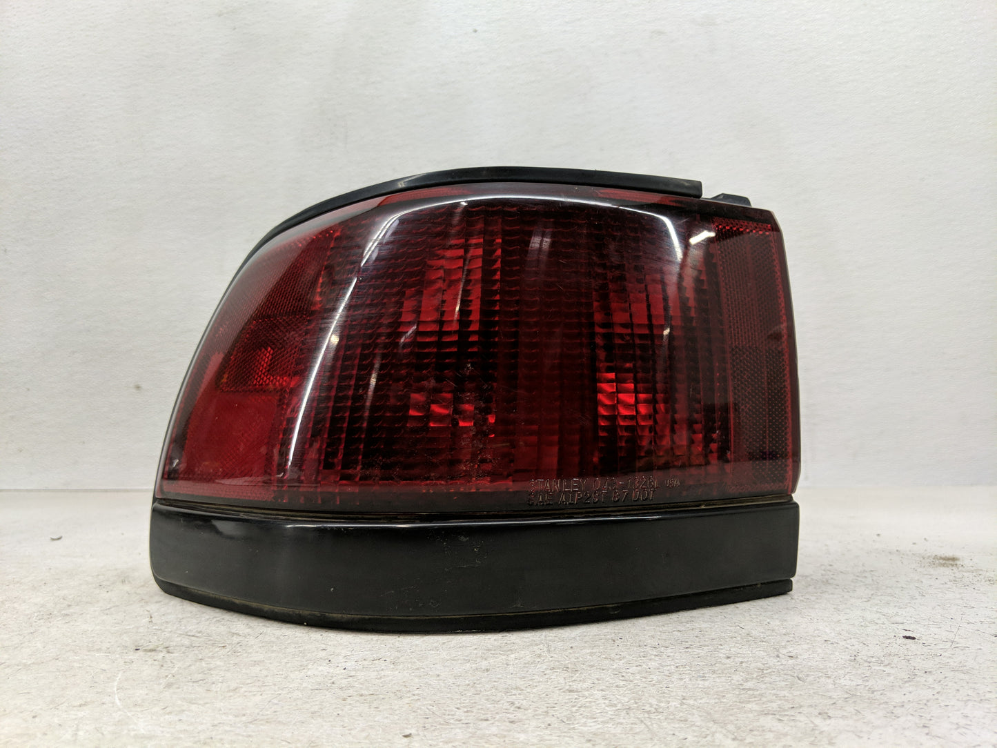 1993 Mercury Tracer Tail Light Assembly Driver Left OEM P/N:043-1326 Fits OEM Used Auto Parts - Oemusedautoparts1.com