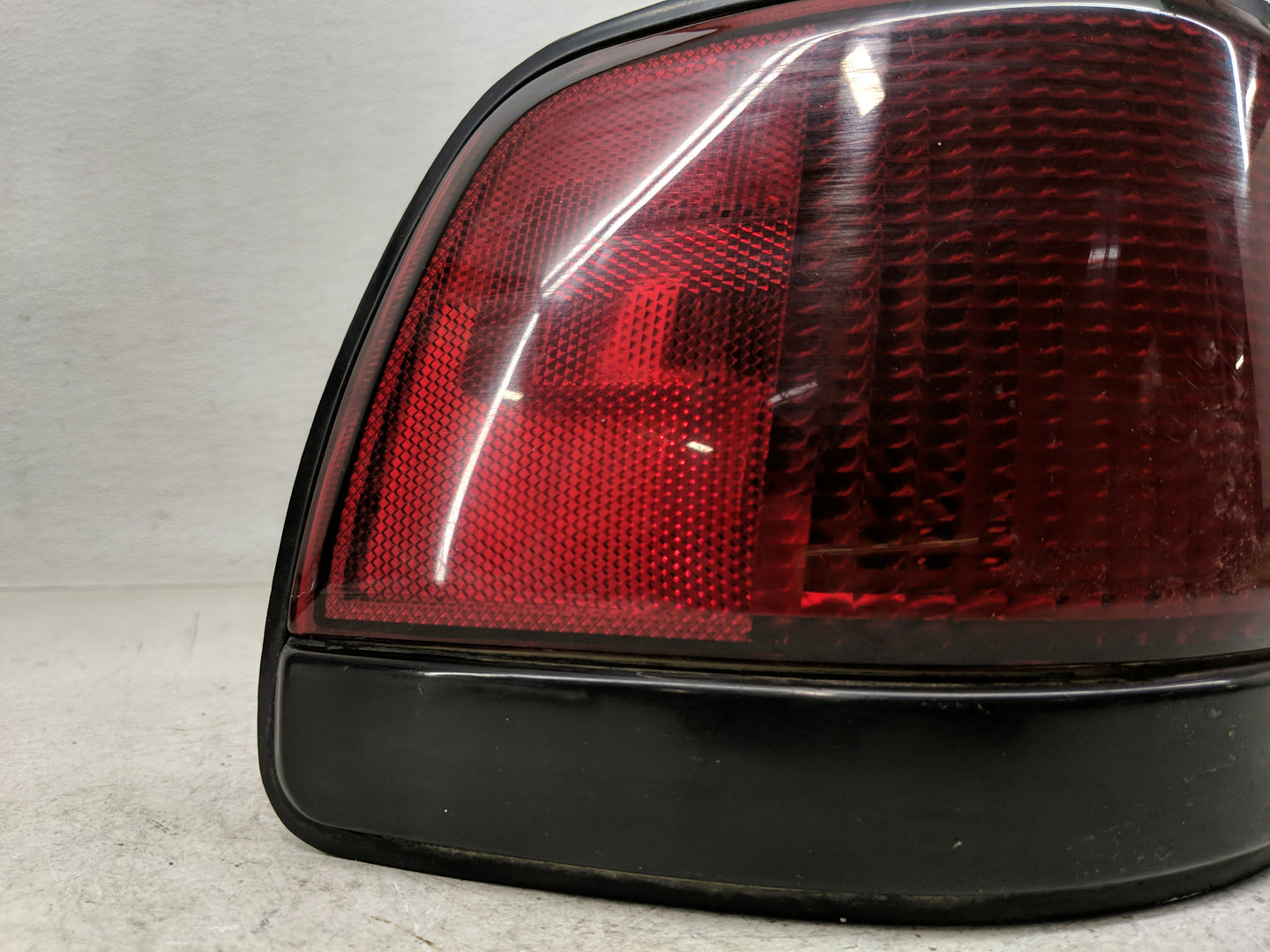 1993 Mercury Tracer Tail Light Assembly Driver Left OEM P/N:043-1326 Fits OEM Used Auto Parts - Oemusedautoparts1.com