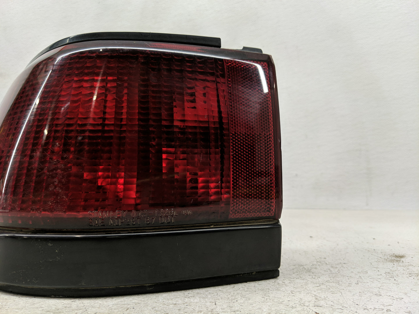 1993 Mercury Tracer Tail Light Assembly Driver Left OEM P/N:043-1326 Fits OEM Used Auto Parts - Oemusedautoparts1.com