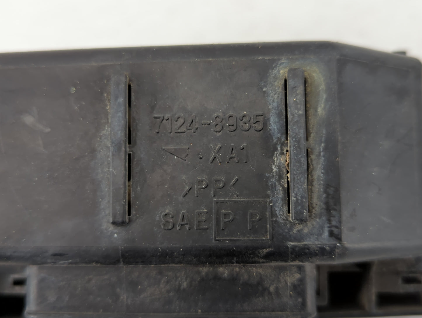 1993 Nissan Altima Fusebox Fuse Box Panel Relay Module P/N:7124-8935 Fits OEM Used Auto Parts - Oemusedautoparts1.com