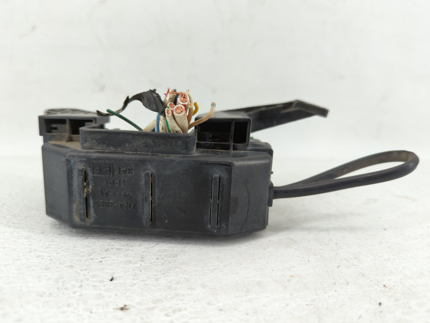 1993 Nissan Altima Fusebox Fuse Box Panel Relay Module P/N:7124-8935 Fits OEM Used Auto Parts - Oemusedautoparts1.com