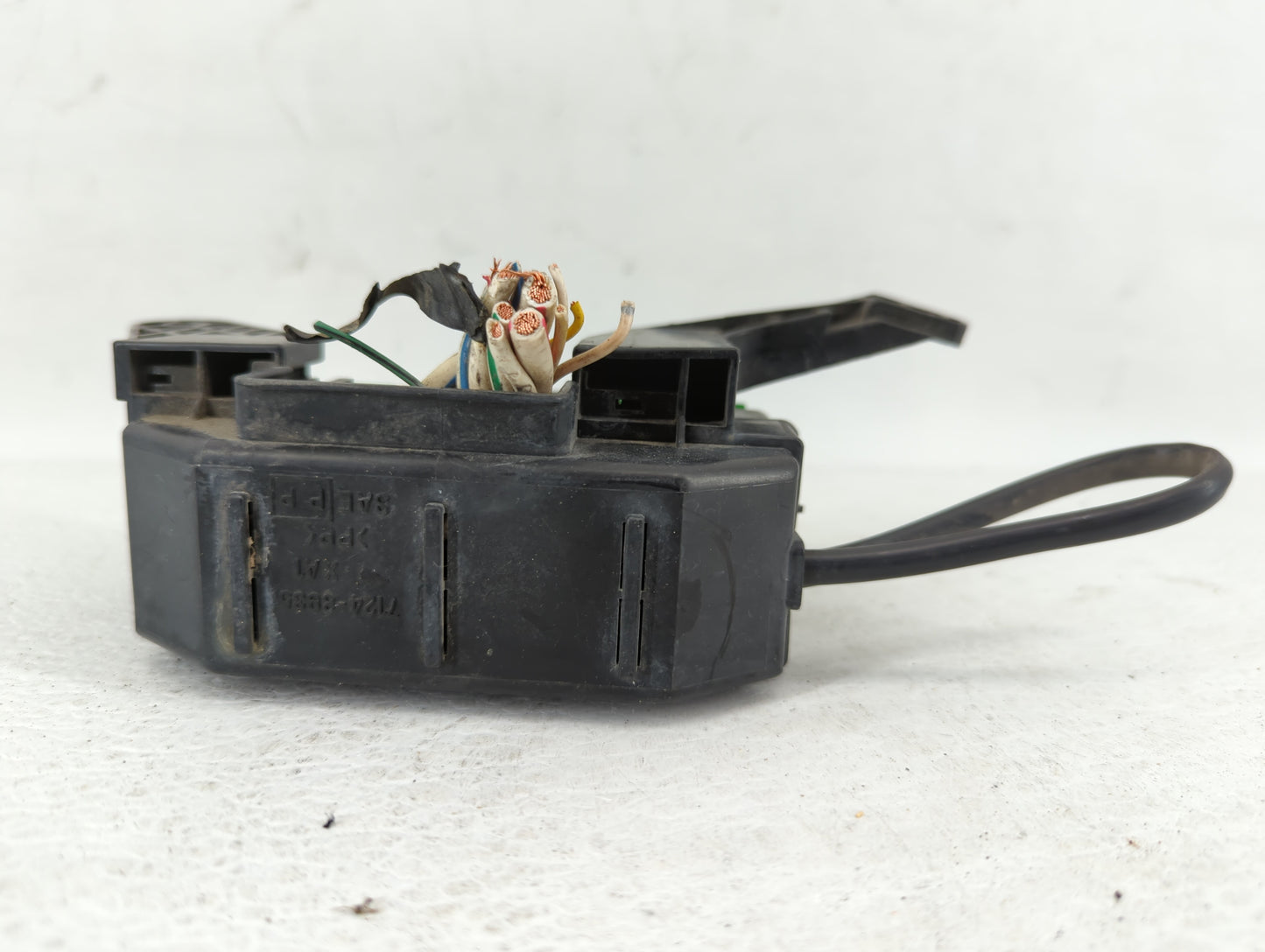1993 Nissan Altima Fusebox Fuse Box Panel Relay Module P/N:7124-8935 Fits OEM Used Auto Parts - Oemusedautoparts1.com