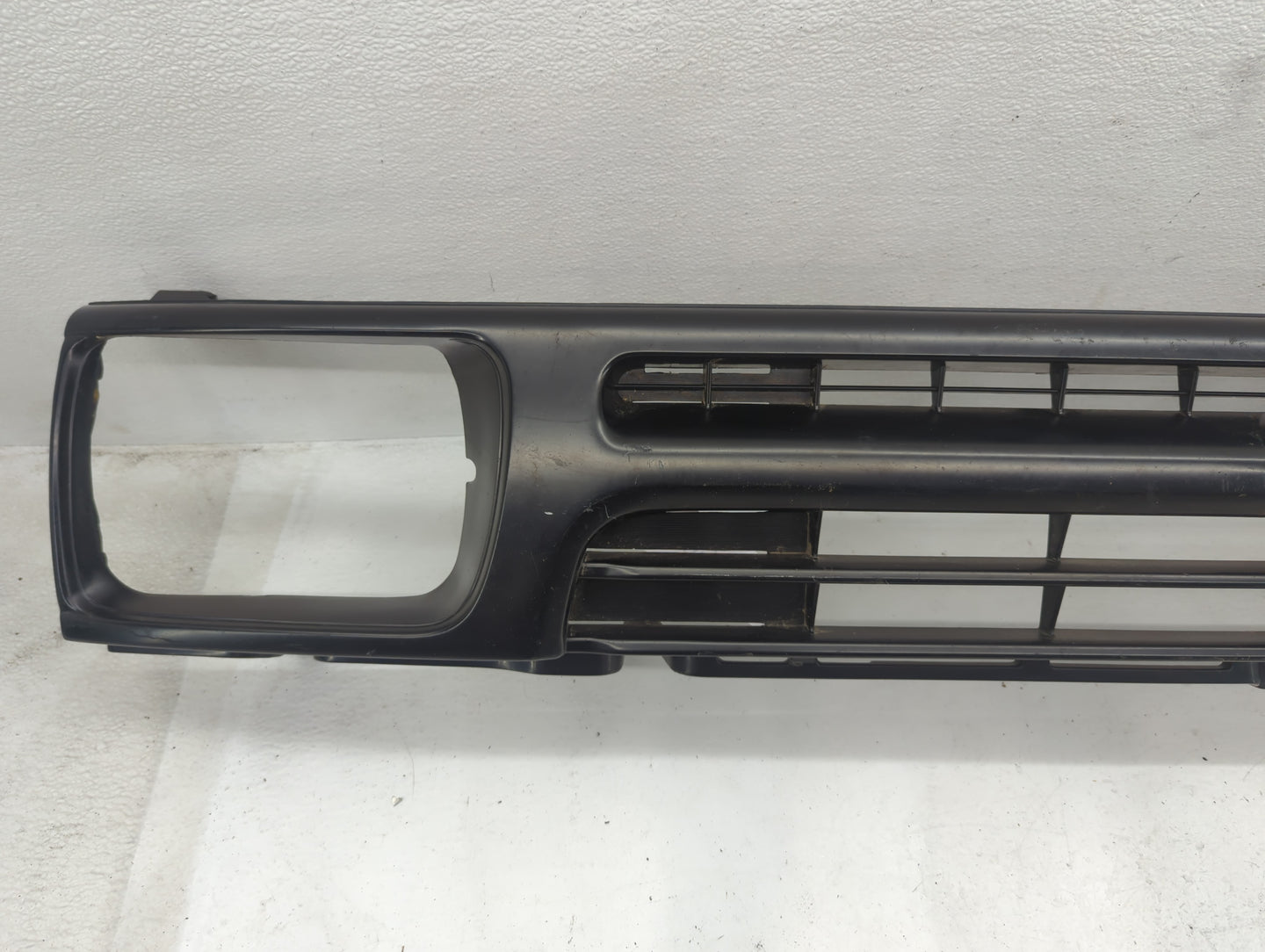 1993 Toyota Pickup Front Grille Bumper Not Included - Oemusedautoparts1.com