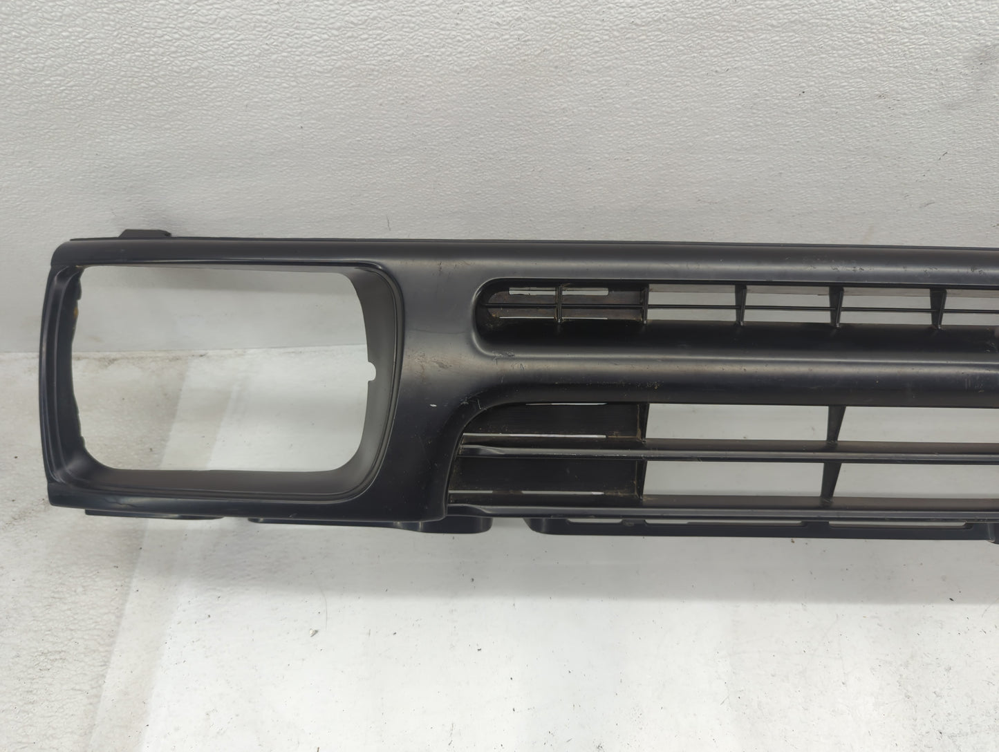 1993 Toyota Pickup Front Grille Bumper Not Included - Oemusedautoparts1.com