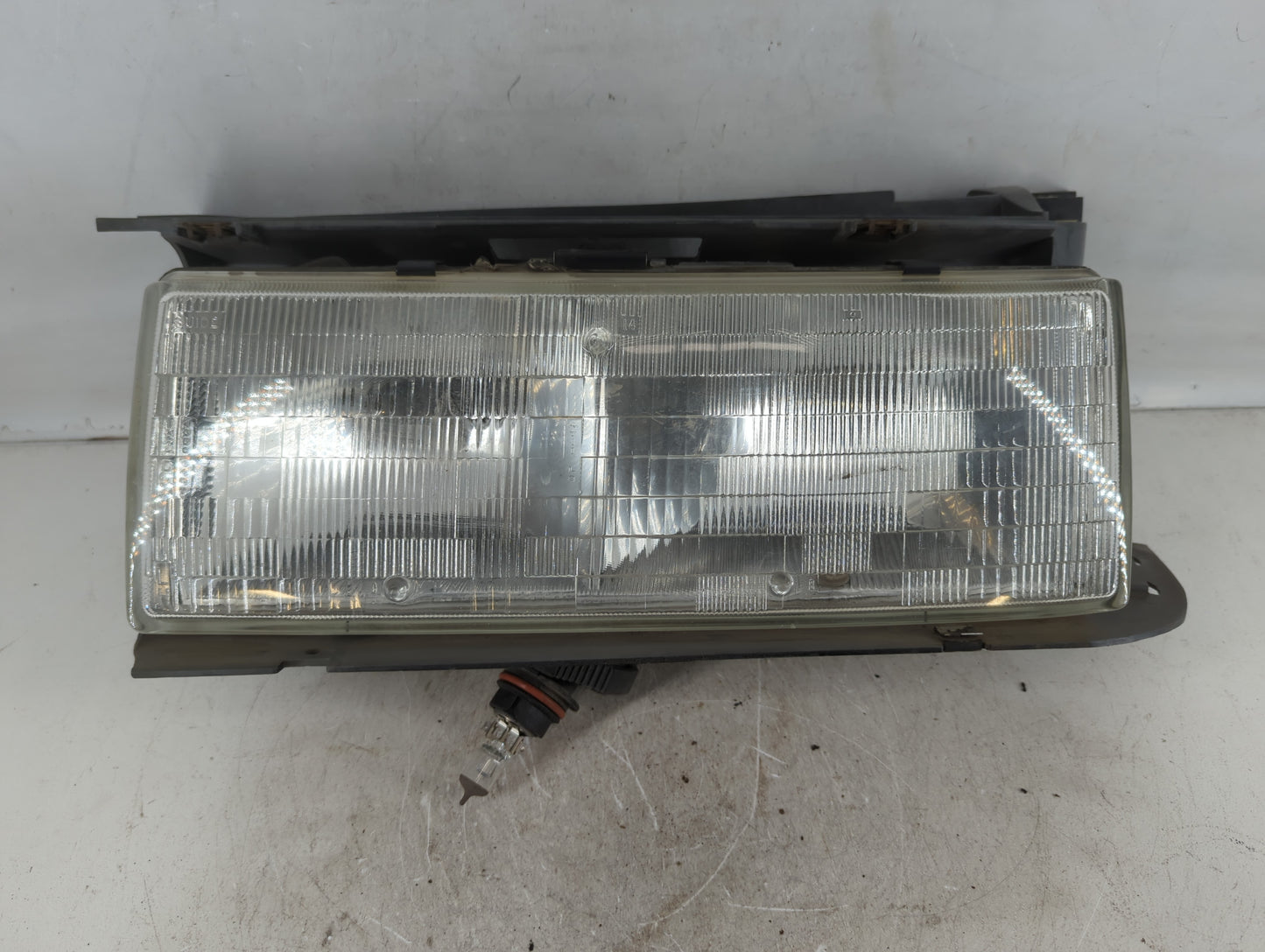 1992-1995 Buick Skylark Passenger Right Oem Head Light Headlight Lamp - Oemusedautoparts1.com