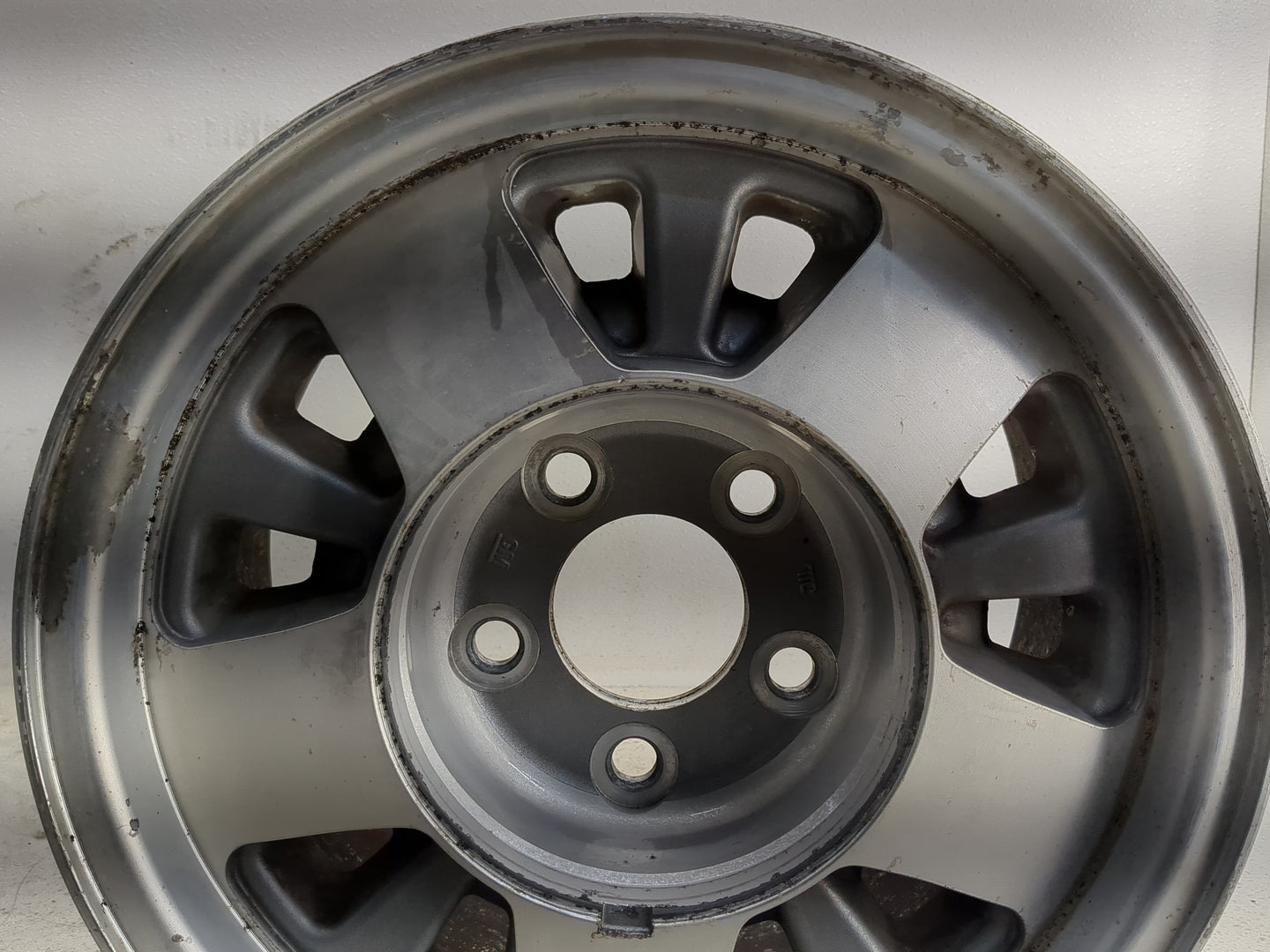 Chevrolet C1500 Oem Wheel Rim 1351864 - Oemusedautoparts1.com
