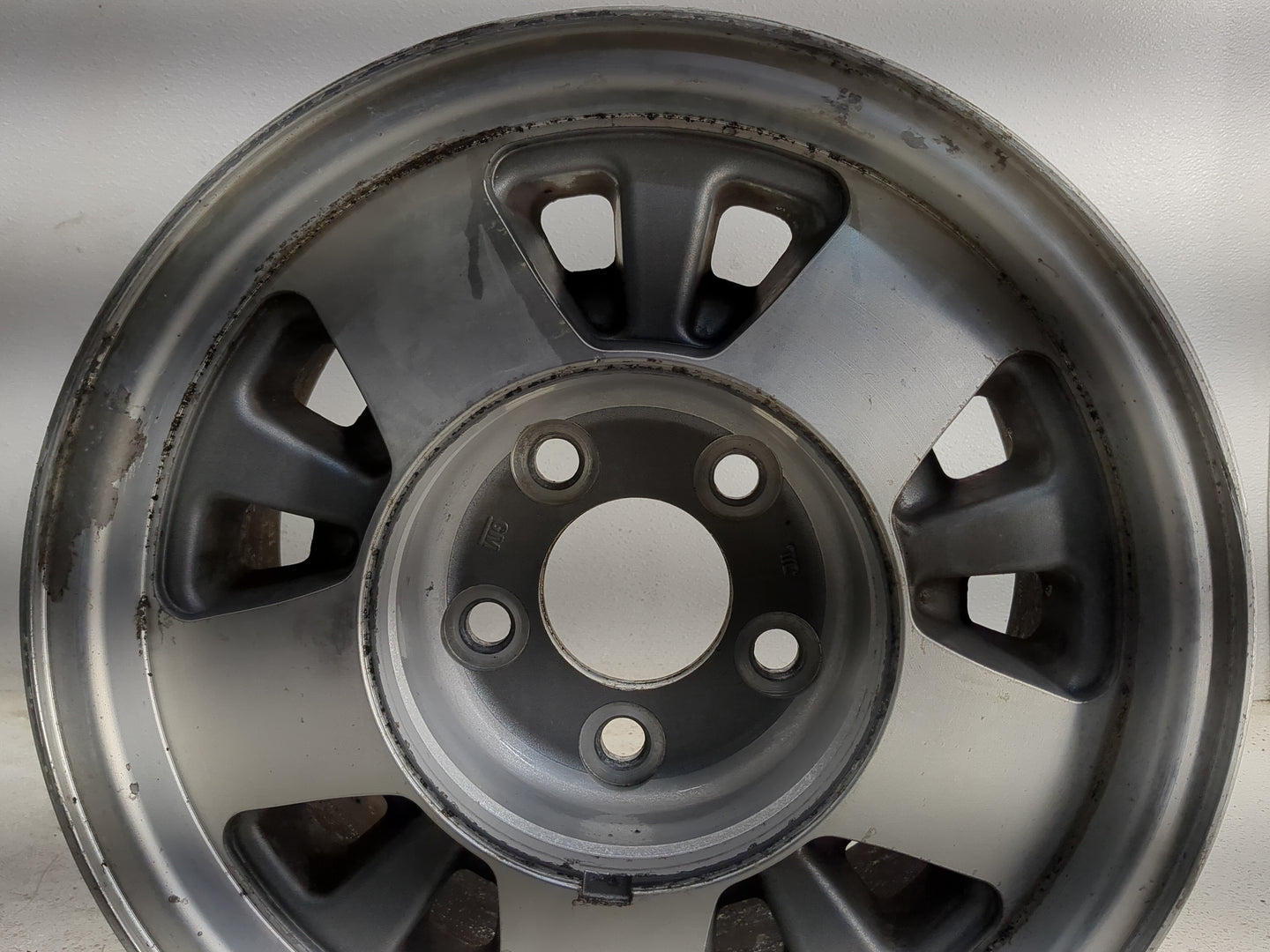 Chevrolet C1500 Oem Wheel Rim 1351864 - Oemusedautoparts1.com