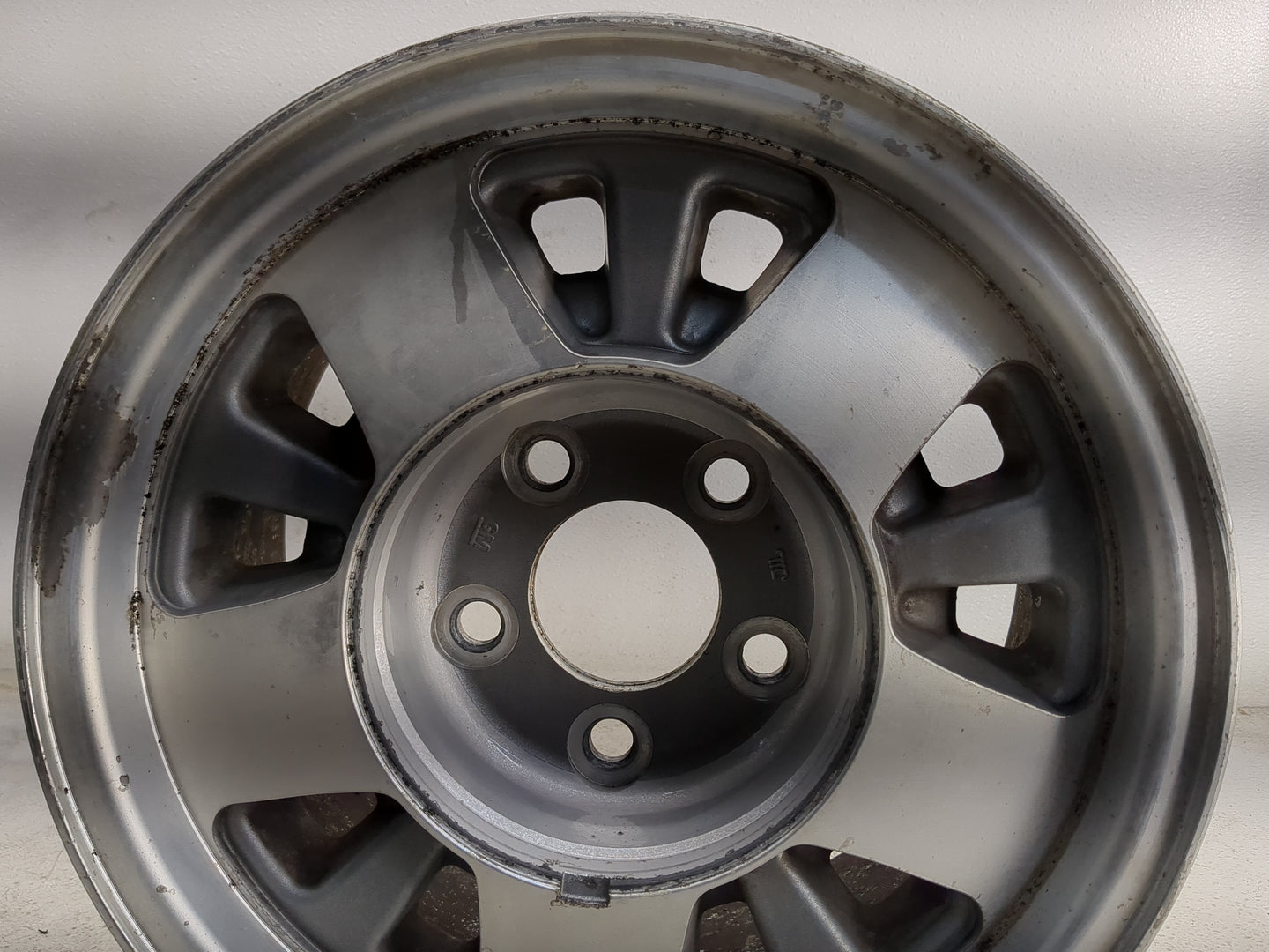 Chevrolet C1500 Oem Wheel Rim 1351864 - Oemusedautoparts1.com