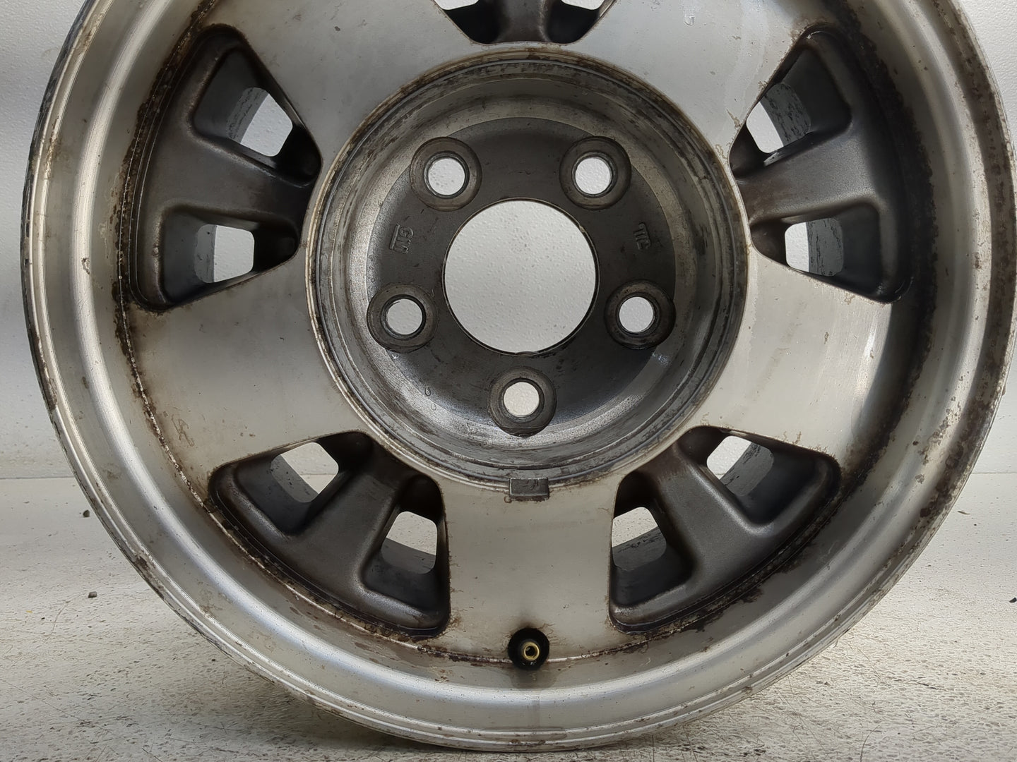 Chevrolet C1500 Oem Wheel Rim 1351865 - Oemusedautoparts1.com