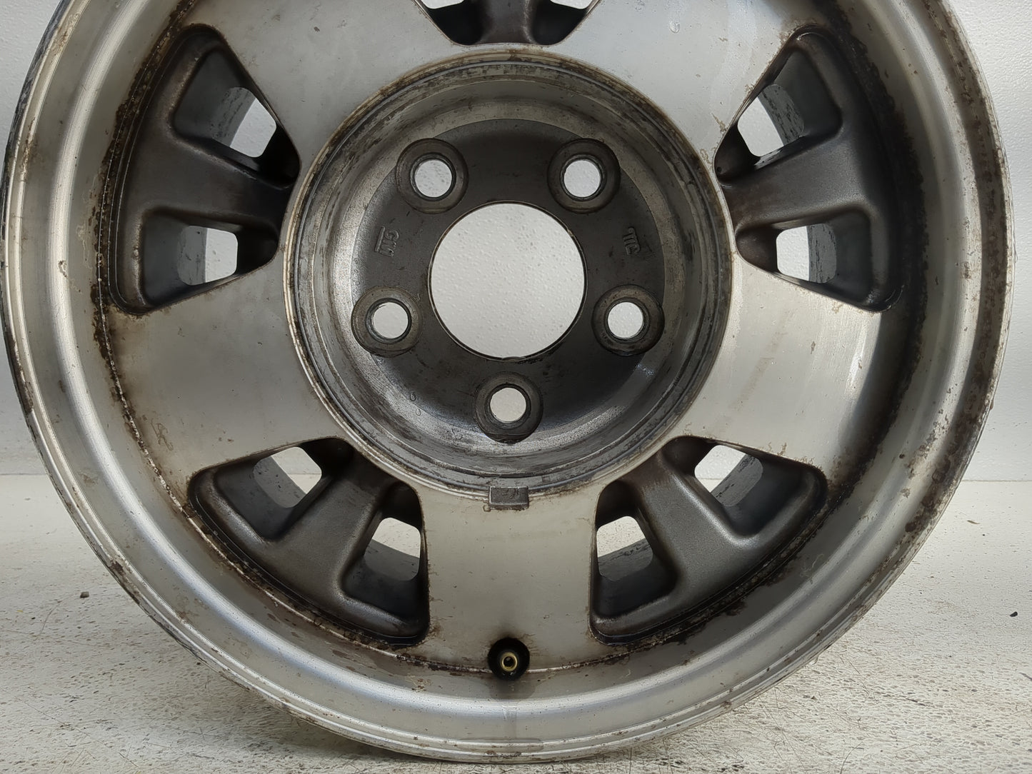 Chevrolet C1500 Oem Wheel Rim 1351865 - Oemusedautoparts1.com
