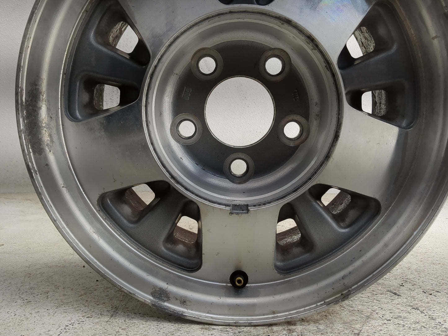 Chevrolet C1500 Oem Wheel Rim 1351866 - Oemusedautoparts1.com