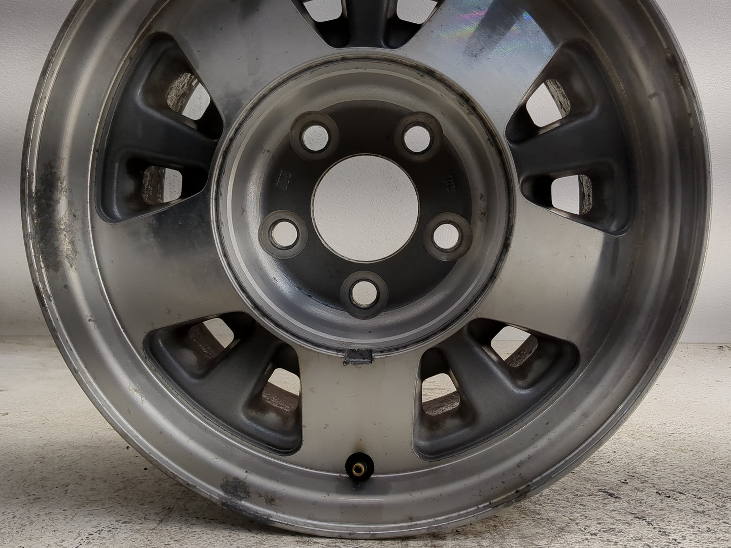 Chevrolet C1500 Oem Wheel Rim 1351866 - Oemusedautoparts1.com