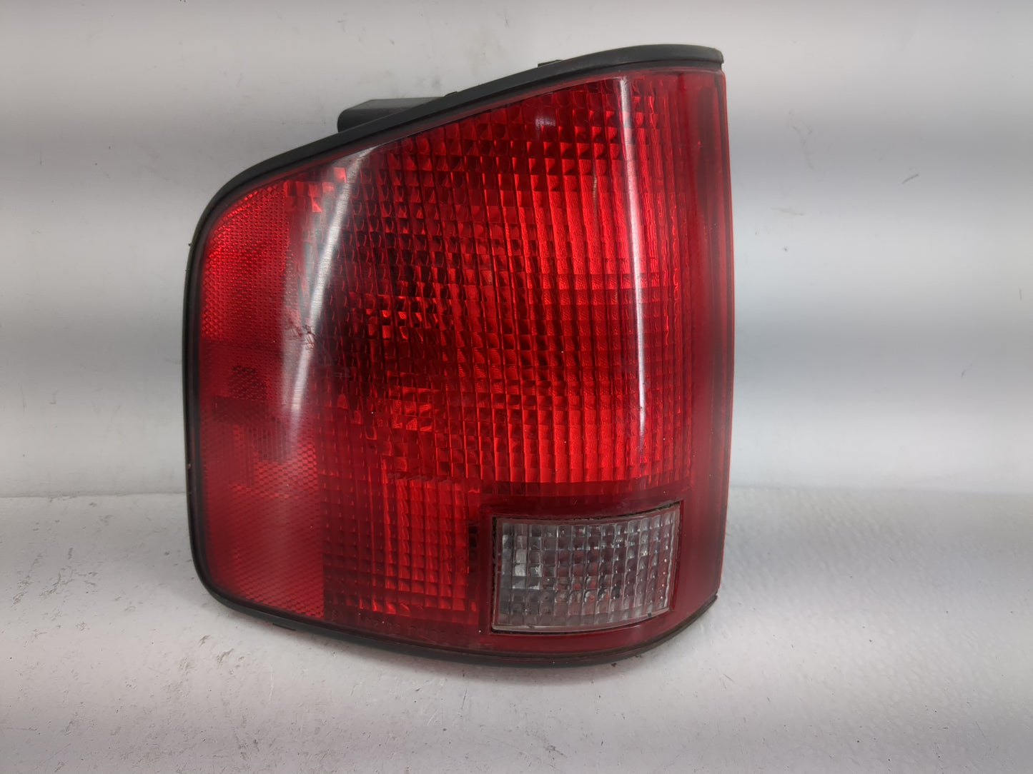 1994-2003 Chevrolet S10 Tail Light Assembly Driver Left OEM P/N:GM16516093 Fits OEM Used Auto Parts - Oemusedautoparts1.com