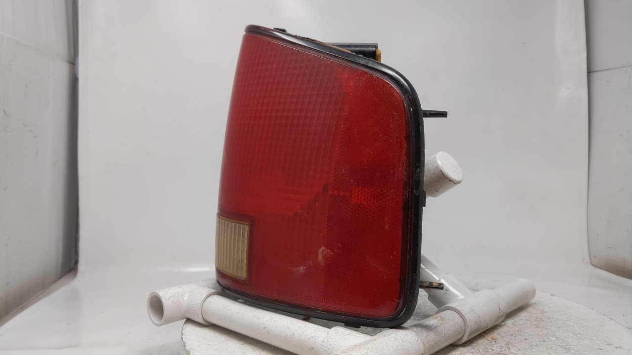 1995-2003 Chevrolet S10 Tail Light Assembly Passenger Right OEM Fits Fits 1995 1996 1997 1998 1999 2000 2001 2002 2003 OEM U