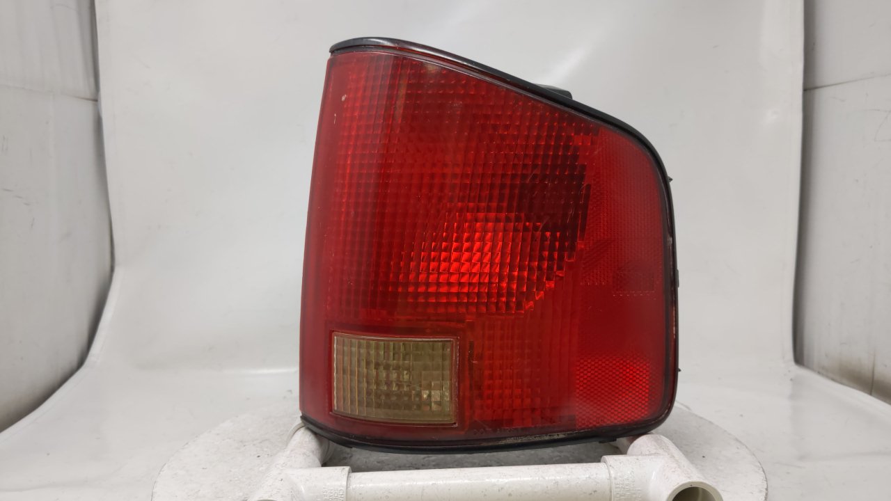 1995-2003 Chevrolet S10 Tail Light Assembly Passenger Right OEM Fits Fits 1995 1996 1997 1998 1999 2000 2001 2002 2003 OEM U