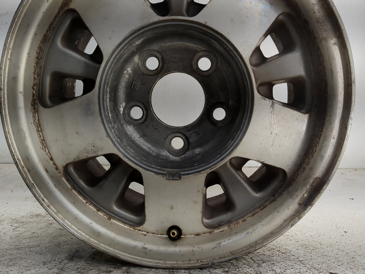 1995-1999 Chevrolet Suburban 1500 Oem Wheel Rim - Oemusedautoparts1.com