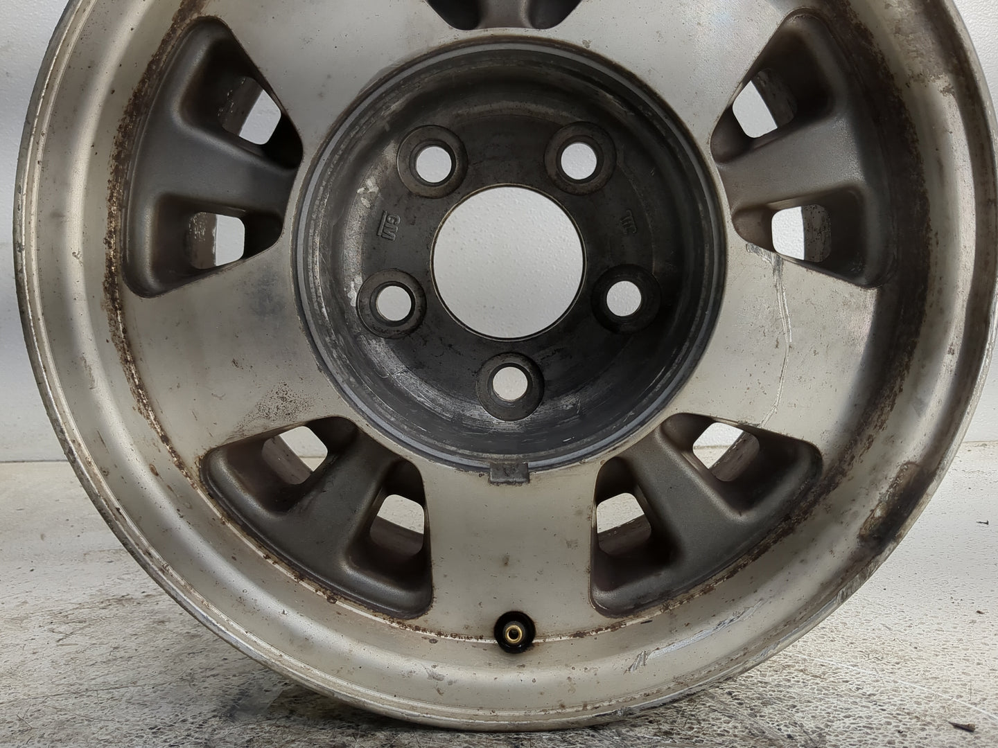 1995-1999 Chevrolet Suburban 1500 Oem Wheel Rim - Oemusedautoparts1.com