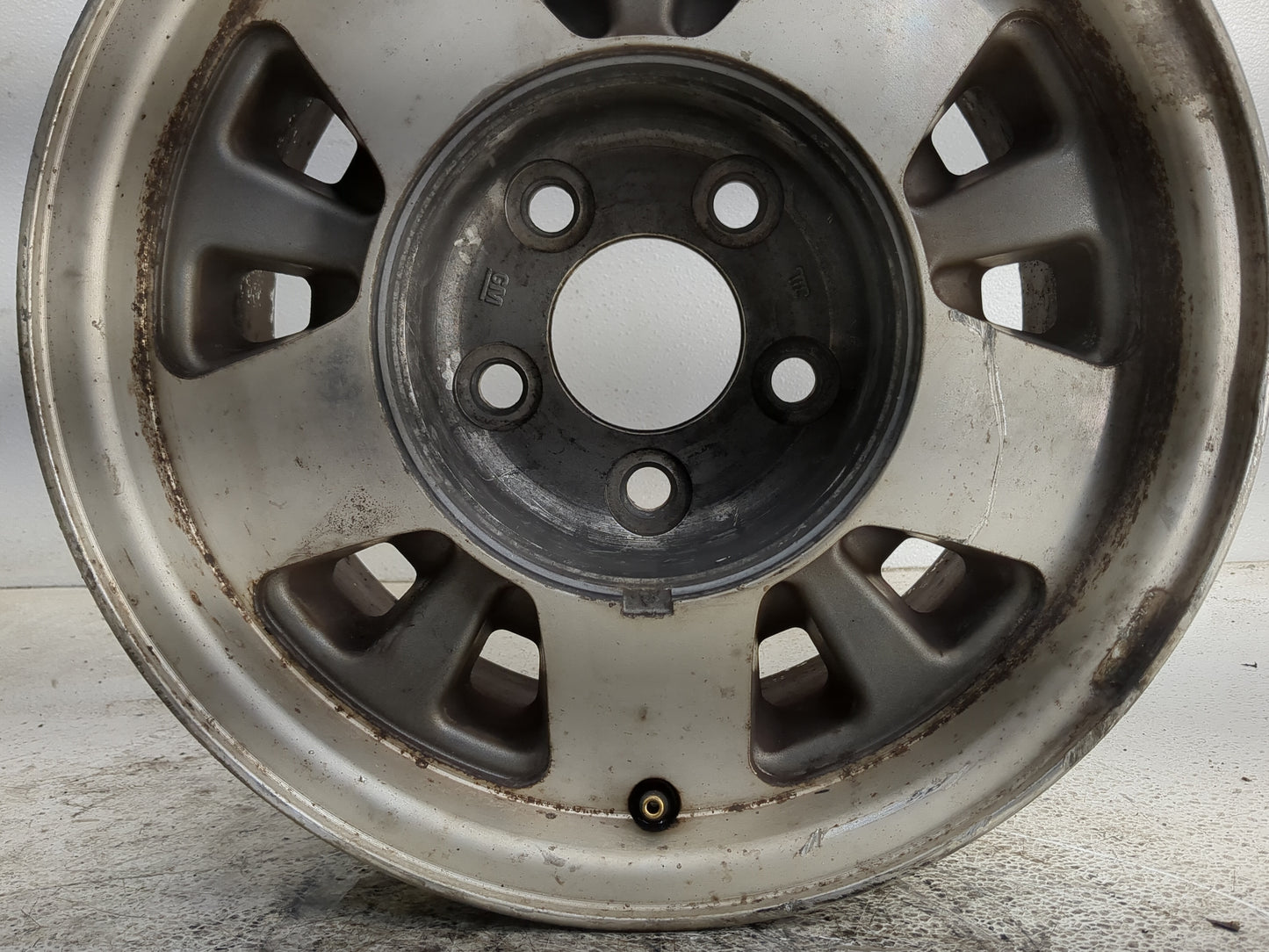 1995-1999 Chevrolet Suburban 1500 Oem Wheel Rim - Oemusedautoparts1.com
