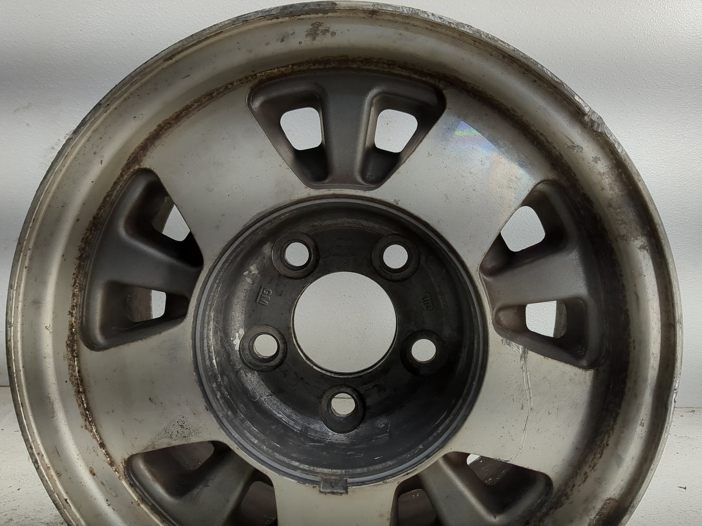 1995-1999 Chevrolet Suburban 1500 Oem Wheel Rim - Oemusedautoparts1.com