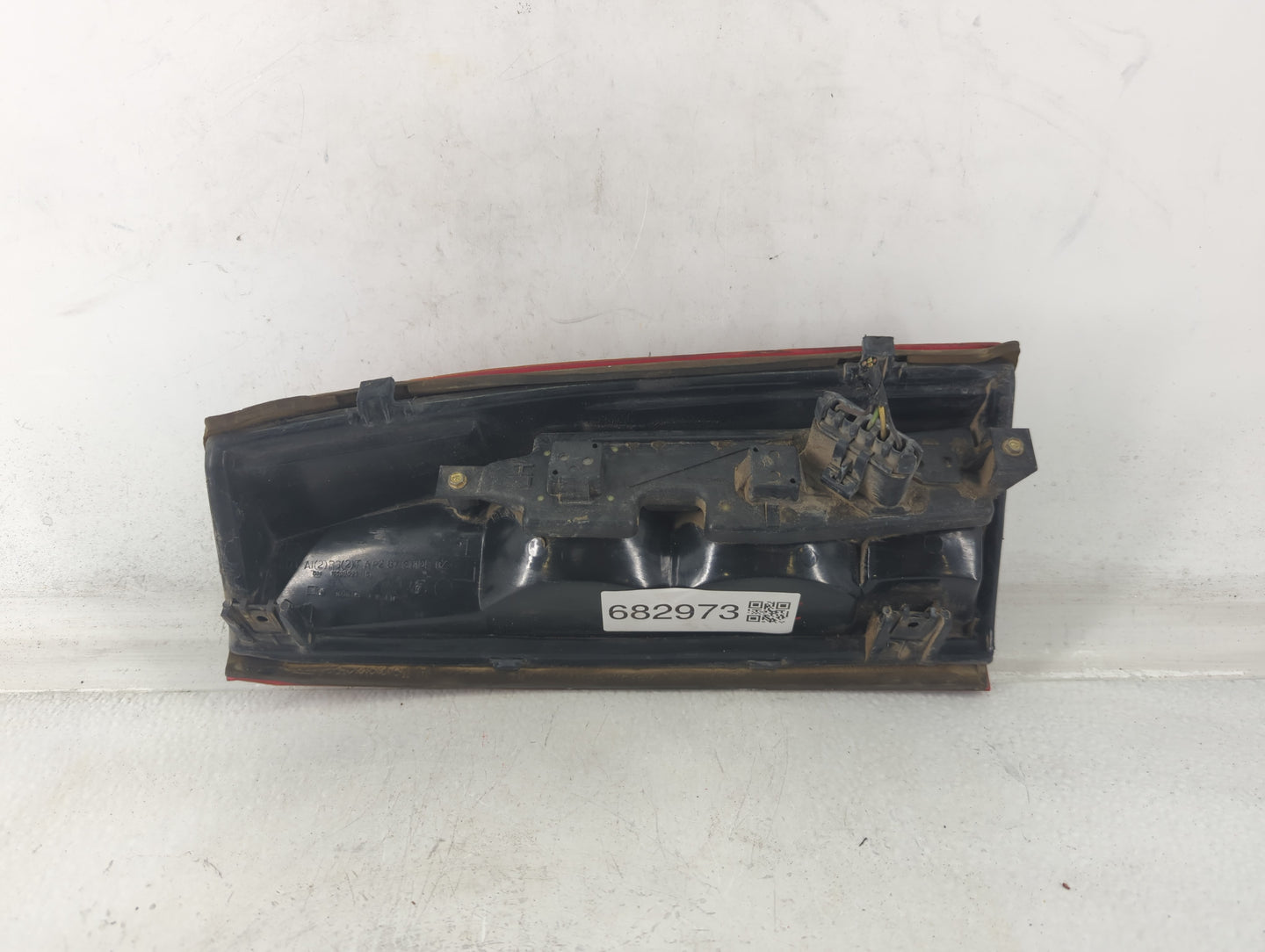1995-1999 Chevrolet Suburban 1500 Tail Light Assembly Passenger Right OEM P/N:16506349 16508321 Fits OEM Used Auto Parts - O