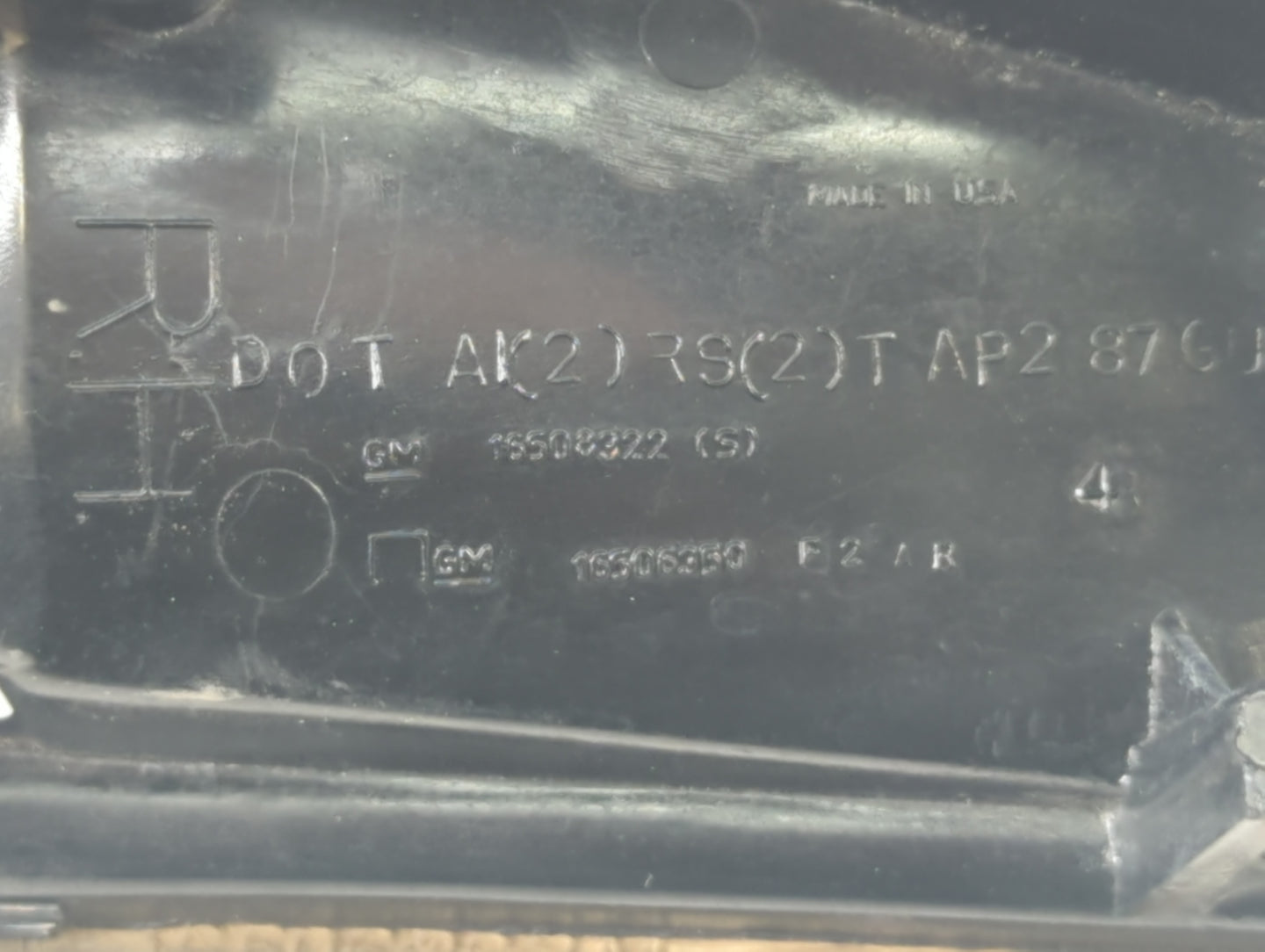 1995-1999 Chevrolet Suburban 1500 Tail Light Assembly Passenger Right OEM P/N:15508322 Fits OEM Used Auto Parts - Oemusedaut