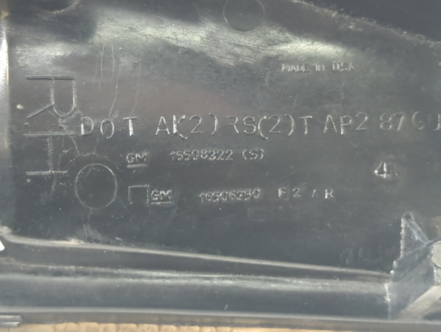 1995-1999 Chevrolet Suburban 1500 Tail Light Assembly Passenger Right OEM P/N:15508322 Fits OEM Used Auto Parts - Oemusedaut