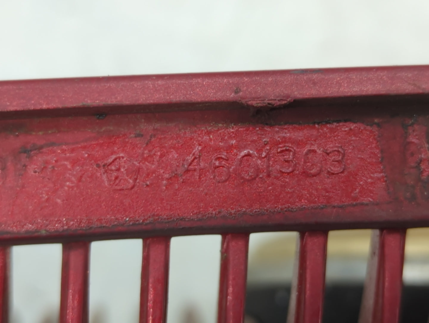 1994-1997 Chrysler Lhs Front Grille Bumper Not Included - Oemusedautoparts1.com