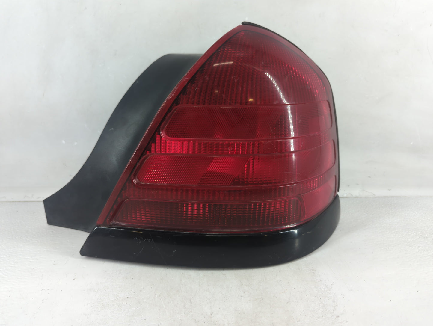 1994 Chrysler Voyager Tail Light Assembly Passenger Right OEM P/N:F8AX-13440-A Fits Fits 1991 1992 1993 1995 OEM Used Auto P