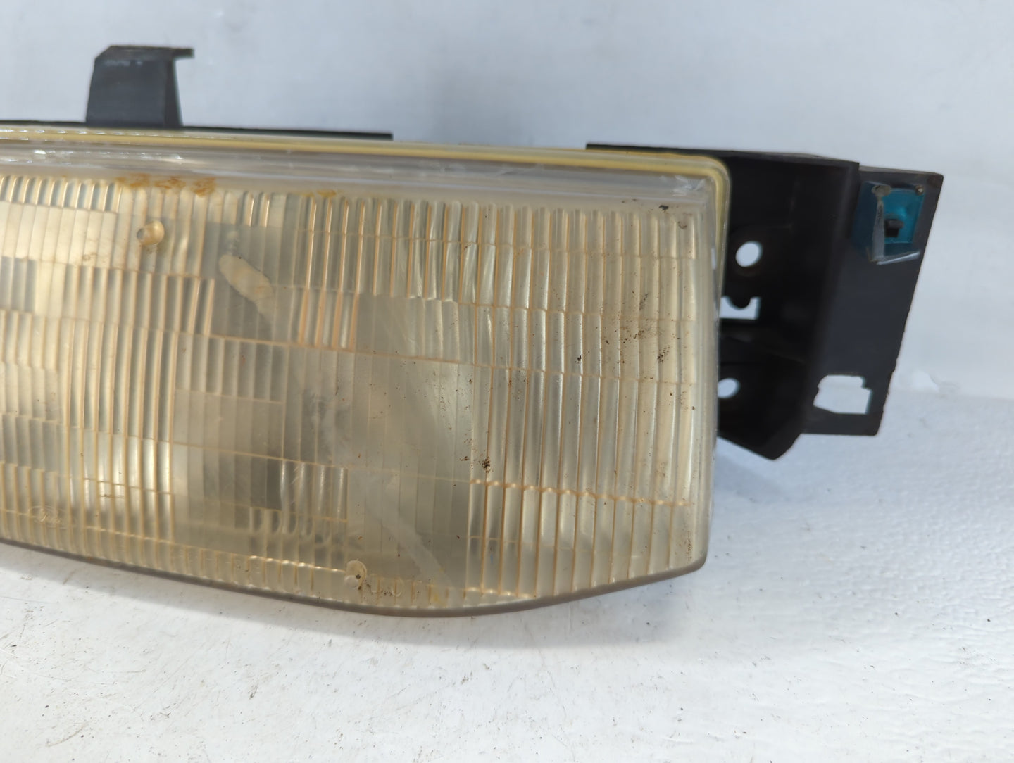 1991-1996 Ford Escort Passenger Right Oem Head Light Headlight Lamp - Oemusedautoparts1.com