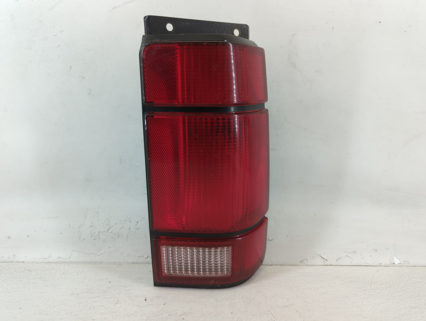 1994 Ford Explorer Tail Light Assembly Passenger Right OEM P/N:F37B-13440-BB Fits OEM Used Auto Parts - Oemusedautoparts1.co