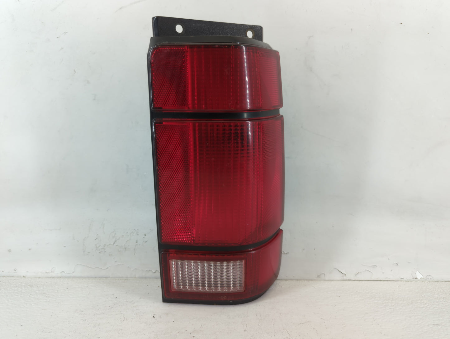 1994 Ford Explorer Tail Light Assembly Passenger Right OEM P/N:F37B-13440-BB Fits OEM Used Auto Parts - Oemusedautoparts1.co